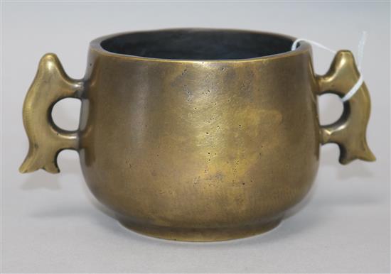 A Chinese bronze gui censer, four character mark to base, width 17.5cm